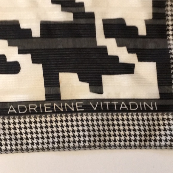 4 designer silk scarves - Picture 8 of 8